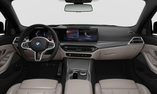 BMW 3-SERIE Touring 330e Individual Lak | M Sportpakket Pro | Innovation Pack | Comfort pack | Panoramadak | Trekhaak
