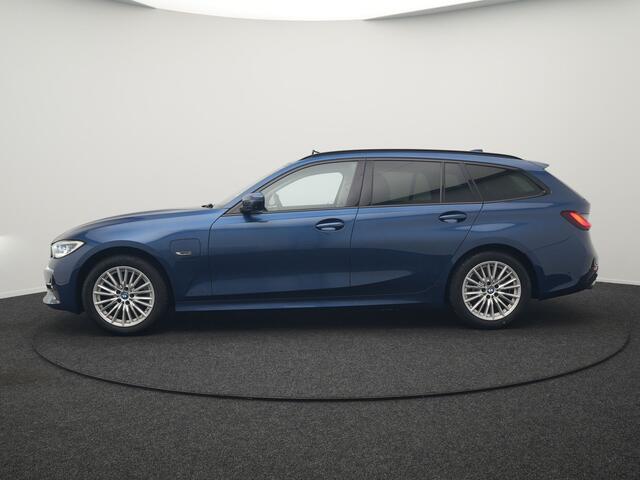 BMW 3-SERIE Touring 320e Sportline Plug In Hybrid 204pk Dealer O.H PHEV | Trekhaak Af Fabriek | Panodak | Laser LED | Head Up | 360 Camera | Lederen Sportstoelen Verwarmd | Keyless | Navigatie | Blis | Virtual | DAB |