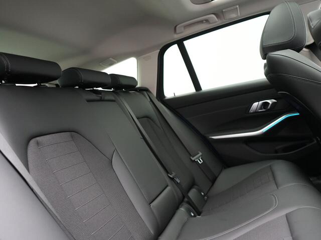 BMW 3-SERIE Touring 320e Sportline Plug In Hybrid 204pk Dealer O.H PHEV | Trekhaak Af Fabriek | Panodak | Laser LED | Head Up | 360 Camera | Lederen Sportstoelen Verwarmd | Keyless | Navigatie | Blis | Virtual | DAB |