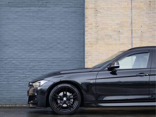 BMW 3-SERIE Touring 318i M Sport Automaat | Navi | LED | Shadow Line | Cognac Leder | Org. NL |