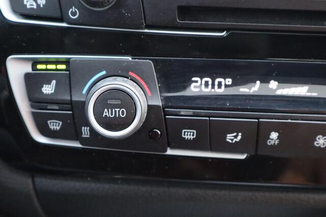 BMW 3-SERIE 318i Edition M Sport Shadow Executive Schuif- kanteldak, Navigatie, Lederen interieur, Cruise control,