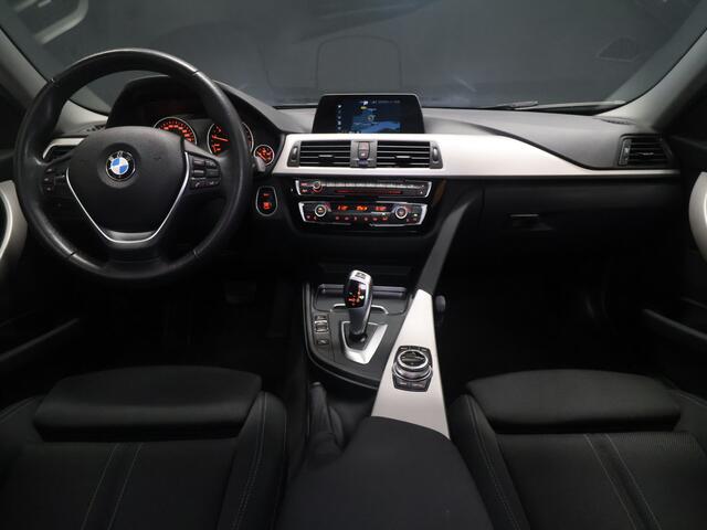 BMW 3-SERIE Touring 318i Corporate Lease Executive [CRUISE CONTROL, BLUETOOTH TELEFOON, PDC V+A, AUTOMATISCHE AIRCO, ELEKTRISCHE ACHTERKLEP, BMW LED, NIEUWSTAAT]