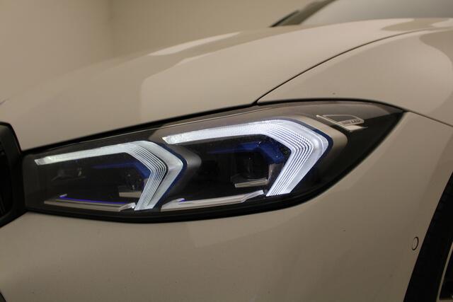 BMW 3-SERIE Touring 330e xDrive | M-Sport | Panorama | Elek. Stoelverst. | HiFi Adapt. Led | Camera |