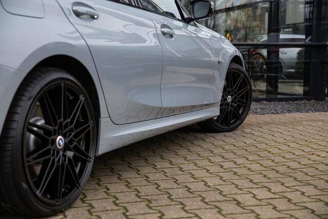 BMW 3-SERIE Touring 330e xDrive M-Sport , Panoramadak, Keyless entry, Head-up display,