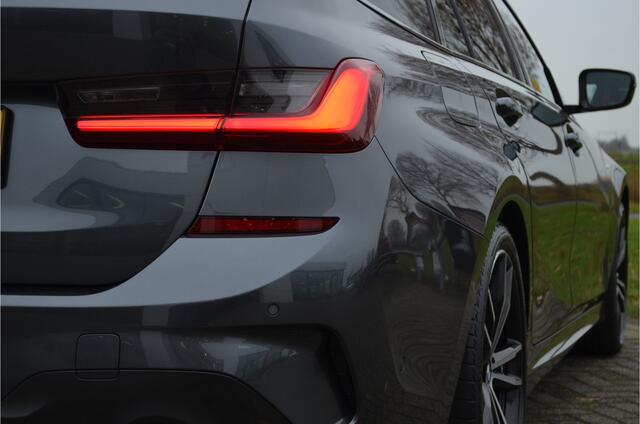BMW 3-SERIE Touring 318i M Pakket Laser licht! | Leer | Carplay | Stoelverw | Camera | Zeer Mooi en verzorgd exemplaar!