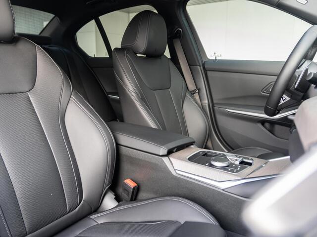 BMW 3-SERIE Sedan 318i | M Sportpakket | Comfort Pack | Comfort Access | Achteruitrijcamera | Stoelverwarming | 18''