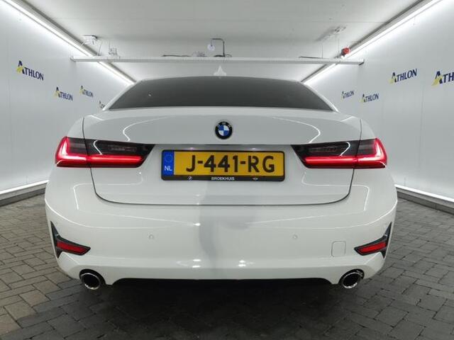 BMW 3-SERIE 318i Aut. 156pk Executive Ed. | Panorama | Leder | Carplay | LED