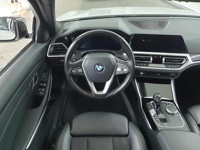 BMW 3-SERIE 318i Aut. 156pk Executive Ed. | Panorama | Leder | Carplay | LED