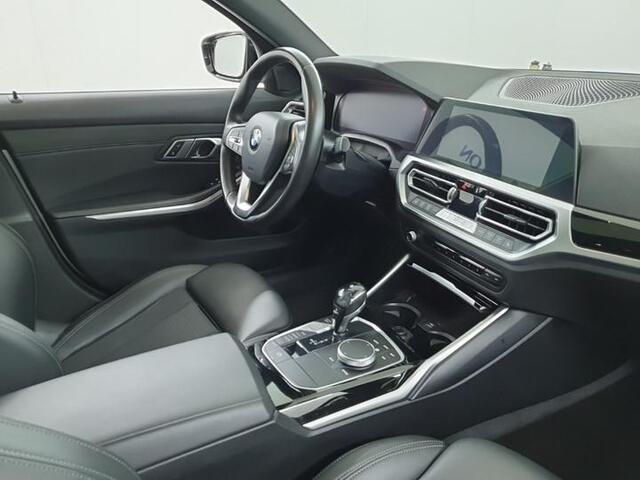 BMW 3-SERIE 318i Aut. 156pk Executive Ed. | Panorama | Leder | Carplay | LED