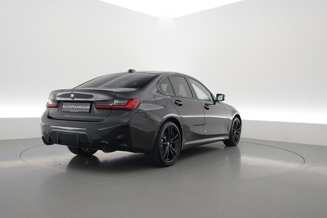 BMW 3-SERIE 320e M-sport | Shadow Line | Curved display | Cruise | Nav + CarPlay | Harman Kardon | LED | Stoel- stuurverw | PDC