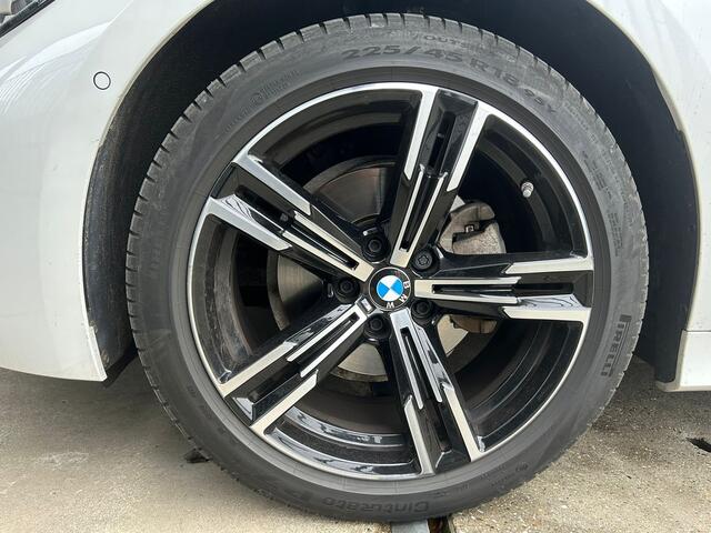 BMW 3-SERIE Touring 320i Business Edition Plus | AUTOMAAT | TREKHAAK | CARPLAY/ANDROID | CAMERA | STOEL/STUURVERWARMING | NAVI | CRUISE CONTROL | CLIMATE CONTROL | PDC V+A | LMV 18'' | ELEKTR. ACHTERKLEP | BLUETOOTH