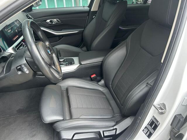 BMW 3-SERIE Touring 320i Business Edition Plus | AUTOMAAT | TREKHAAK | CARPLAY/ANDROID | CAMERA | STOEL/STUURVERWARMING | NAVI | CRUISE CONTROL | CLIMATE CONTROL | PDC V+A | LMV 18'' | ELEKTR. ACHTERKLEP | BLUETOOTH