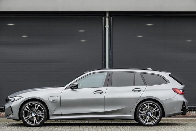 BMW 3-SERIE Touring 330e 292Pk Aut. | Plug-In Hybrid | M-Sport | X-Drive | Head-Up Display | LED | 19'' | Skyscraper Grau