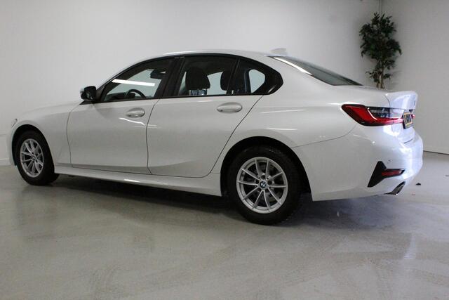 BMW 3-SERIE 318d Executive Edition | NL-AUTO+N.A.P! | CARPLAY | PDC-V/A | CLIMA | DAB-RADIO | NAVI | LED | CRUISE |