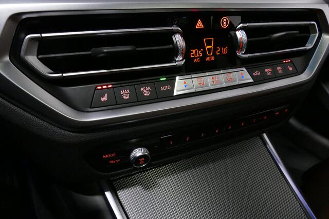 BMW 3-SERIE Touring 330e xDrive M Sport / M340i Diffuser / Black Diamond M Grill / M340i M Sport bumper pakket / Schuif-/kanteldak / Elektr. verstelbare voorstoelen (links met memory) / Stoelverwarming / Apple Carplay - Android Auto / Achteruitrijcamera / Trekhaak (z