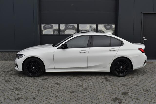 BMW 3-SERIE 318d Executive Edition Sport Trekhaak - Head-up - Carplay - Cruise