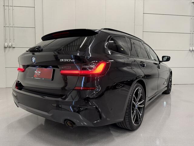 BMW 3-SERIE Touring 330e xDrive M-Sport PANO/LASER/360CAMERA/ADAPTIVE M-ONDERSTEL/ACC/LEER-ALCANTARA/19"BREEDSET/KEYLESS/SHADOW-LINE/NET OH BEURT GEHAD BIJ BMW DEALER
