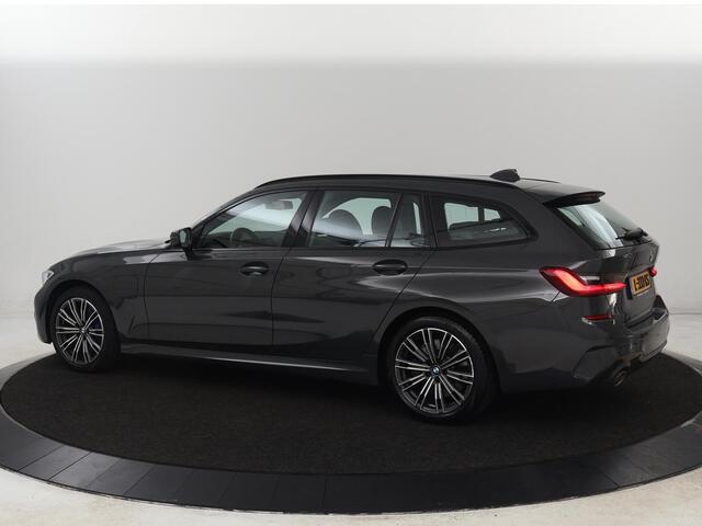 BMW 3-SERIE 330e M Sport | Leder | Stoelverwarming | Carplay | Sportstoelen | Laserlicht | Live Cockpit | Sfeerverlichting | Navigatie | Parkeerhulp | Climate control | Bluetooth | Cruise control