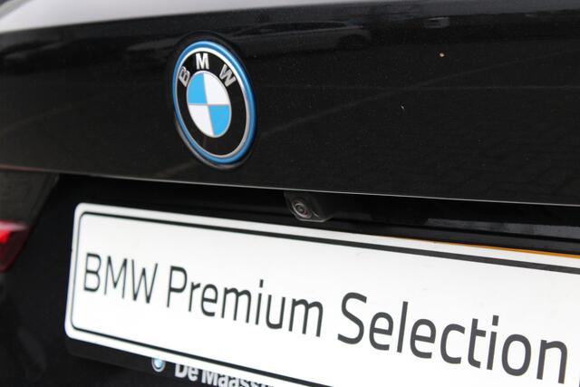 BMW 3-SERIE Touring 330e High Executive M Sport Automaat / Panoramadak / Trekhaak / Sportstoelen / Active Cruise Control / Adaptieve LED / Parking Assistant Plus / Comfort Access