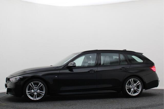 BMW 3-SERIE Touring 318i M Sport Edition Leer, Panoramadak, Camera, Navigatie, Bluetooth, Verwarmde Stoelen, 18''