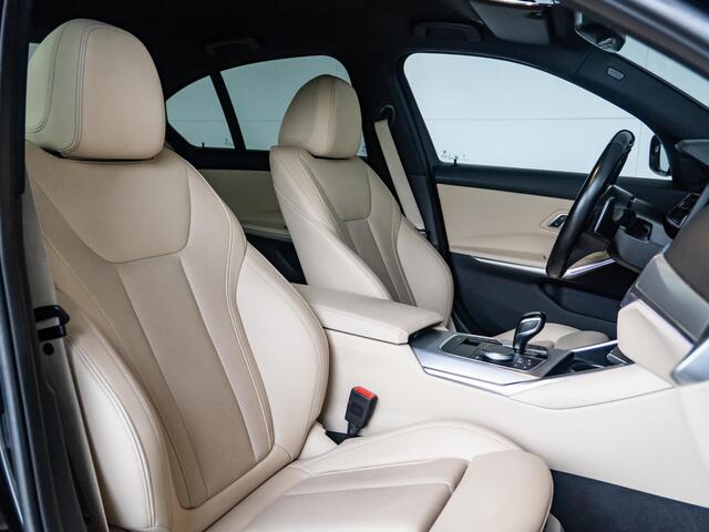 BMW 3-SERIE Sedan M340i xDrive | Innovationspakket | Comfort Access | Head-Up Display | Achteruitrijcamera | Stoelverwarming | PDC | Laserlight | 19''