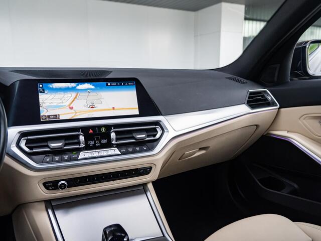 BMW 3-SERIE Sedan M340i xDrive | Innovationspakket | Comfort Access | Head-Up Display | Achteruitrijcamera | Stoelverwarming | PDC | Laserlight | 19''