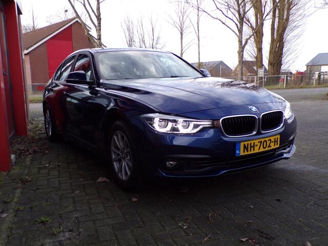 BMW 3-SERIE 320i Centennial Executive Sportstoelen Stoelverwarming Trekhaak NAP