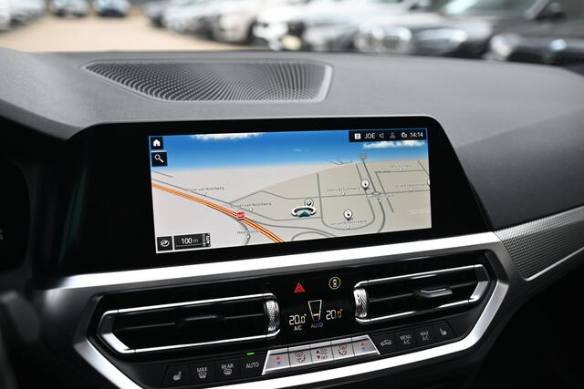 BMW 3-SERIE 320e High Executive M Sport Automaat / Schuif-kanteldak / Sportstoelen / Achteruitrijcamera / Stuurverwarming / LED / Head-Up / Harman Kardon / Stoelverwarming