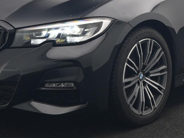 BMW 3-SERIE Touring 320i M Sport 184pk | Adaptive Cruise | Alcantara Sportstoelen Verwarmd | Apple Carplay | Sfeerverlichting | Virtual | Navigatie | DAB |
