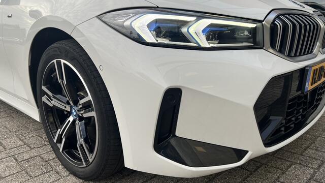 BMW 3-SERIE Touring 330e M-Sport | Navi | Camera | Stoel-Stuurverwarming