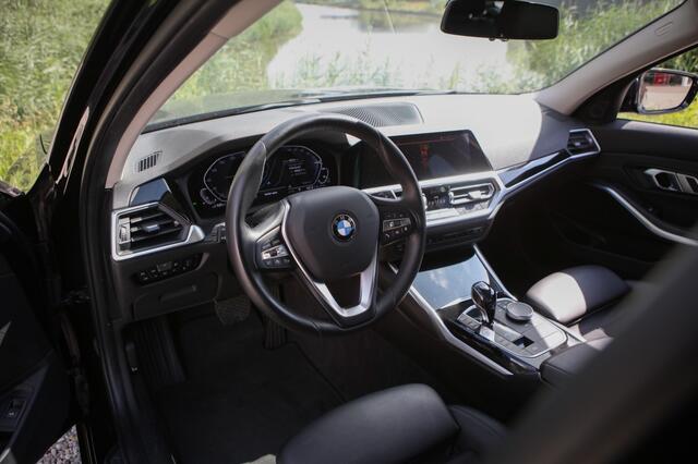 BMW 3-SERIE touring 330e Sport Line