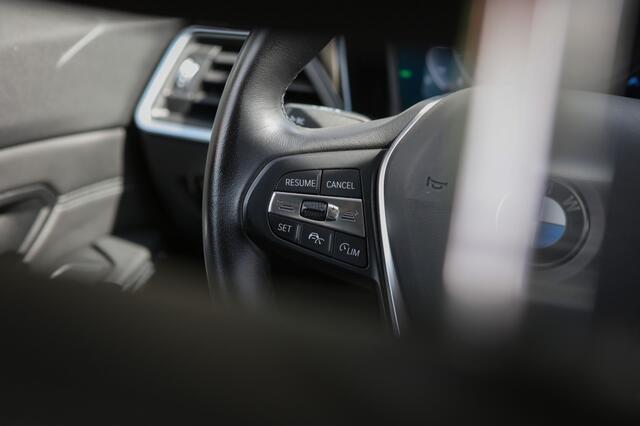 BMW 3-SERIE touring 330e Sport Line