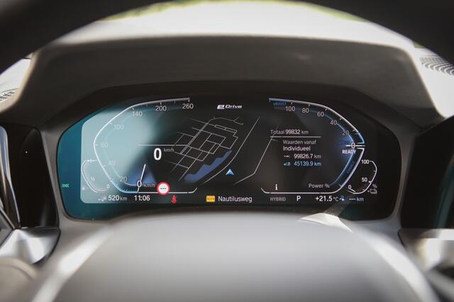 BMW 3-SERIE touring 330e Sport Line