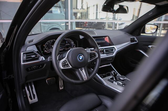 BMW 3-SERIE touring 330e M Sport | Trekhaak | Achteruitrijcamera | Adaptieve Cruise