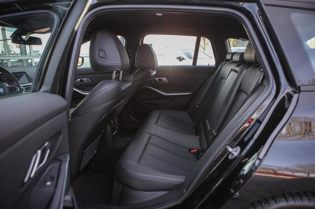 BMW 3-SERIE touring 330e M Sport | Trekhaak | Achteruitrijcamera | Adaptieve Cruise