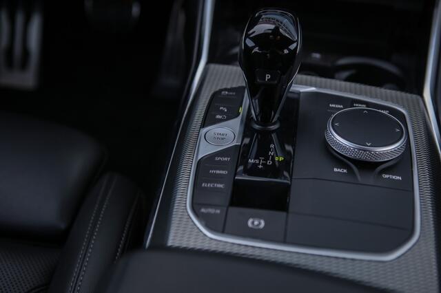 BMW 3-SERIE touring 330e M Sport | Trekhaak | Achteruitrijcamera | Adaptieve Cruise