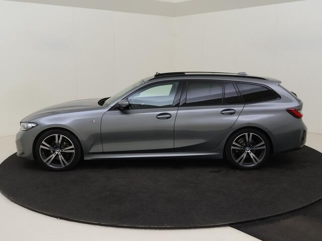 BMW 3-SERIE Touring 318i M Sport / Pano / 19 inch / Adap. Cruise / Géén Afleverkost