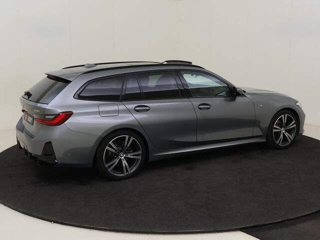 BMW 3-SERIE Touring 318i M Sport / Pano / 19 inch / Adap. Cruise / Géén Afleverkost