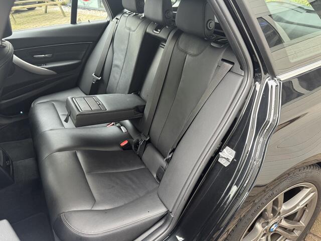 BMW 3-SERIE Touring 318i M-sport Leer/stoelvw/trekhaak