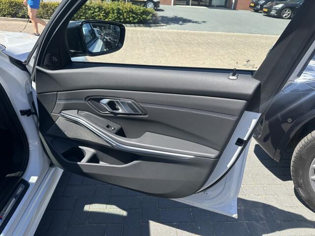 BMW 3-SERIE 318i 2.0 High Exe Dak H&K M-Pakket