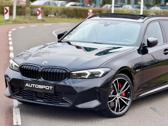 BMW 3-SERIE Touring 330e M-Sport Pano H&K ACC Trekhaak