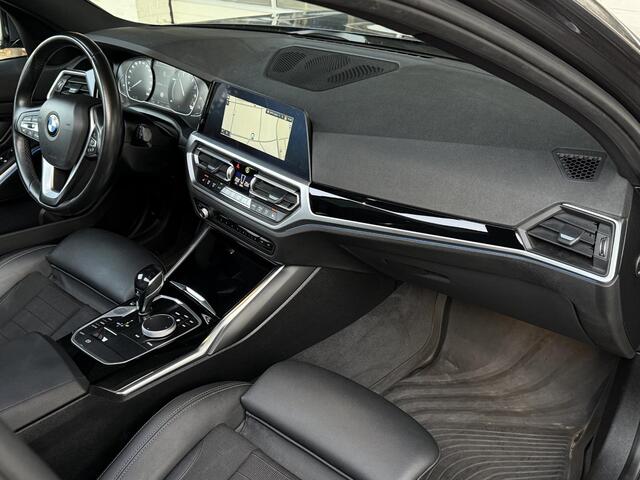 BMW 3-SERIE Touring 330e Sport Line | PANORAMA | TREKHAAK | SPORTSTOELEN | KEYLESS ENTRY |