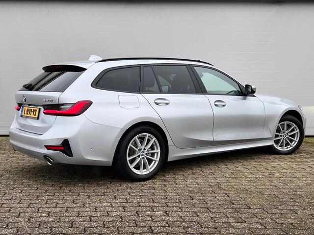 BMW 3-SERIE 320i | 184 PK | NL auto | Laser | Panoramadak | Bijzonder compleet! | 68dkm !