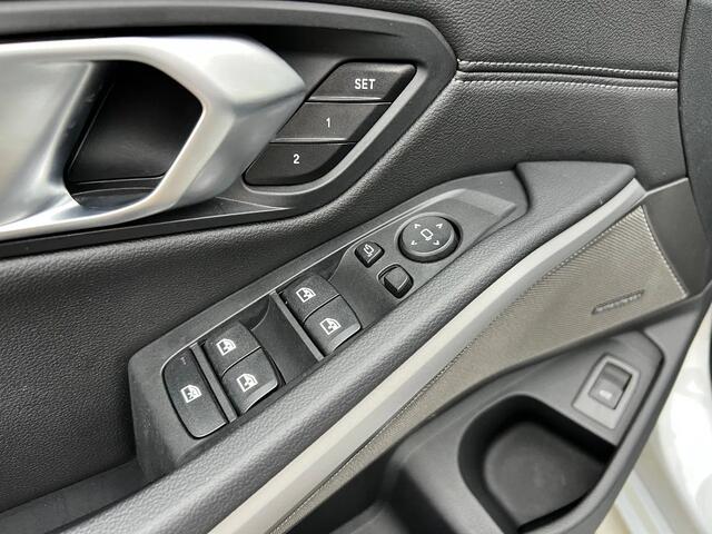 BMW 3-SERIE 320i | 184 PK | NL auto | Laser | Panoramadak | Bijzonder compleet! | 68dkm !