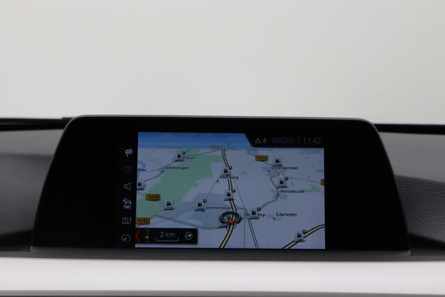 BMW 3-SERIE Touring 318i High Executive Automaat LED, Navigatie, Leer, Climate, Cruise, PDC, Bluetooth, Elektr. Pakket, 16''