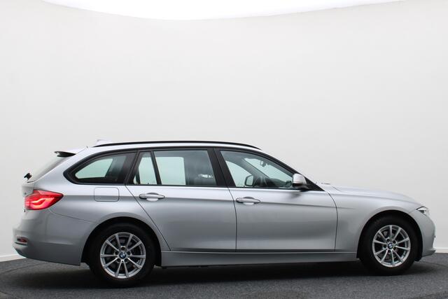 BMW 3-SERIE Touring 318i High Executive Automaat LED, Navigatie, Leer, Climate, Cruise, PDC, Bluetooth, Elektr. Pakket, 16''