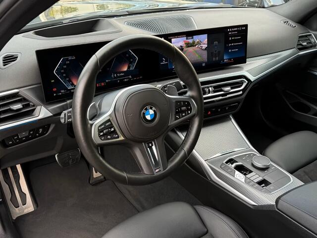 BMW 3-SERIE 320d xDrive M-SPORT ** ADAPT. LED, NAVI+, VERW.ST, HuD, ACC, 19-inch LMV, DRAVIT GRAU ** 1e EIG - UNFALLFREI - BMW GAR ** ** INFORMEER OOK NAAR ONZE AANTREKKELIJKE FINANCIAL-LEASE TARIEVEN **