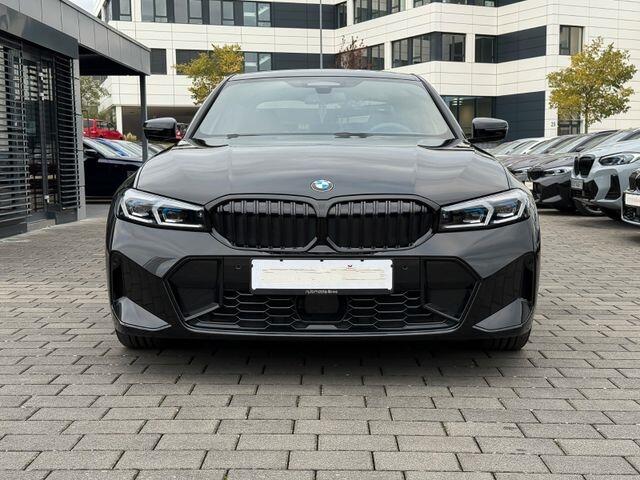 BMW 3-SERIE 320d xDrive M-SPORT ** ADAP. LED, NAVI+, HuD, ACC, M-REM, 19-inch LMV, H&K ** 1e EIG - UNFALLFREI - BMW GAR ** ** INFORMEER OOK NAAR ONZE AANTREKKELIJKE FINANCIAL-LEASE TARIEVEN **