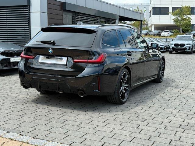 BMW 3-SERIE Touring 320d xDrive M-SPORT ** LED, NAVI+, LEDER, PANORAMA, H&K, HuD, TREKH, 19-inch LMV ** 1e EIG - UNFALLFREI ** ** INFORMEER OOK NAAR ONZE AANTREKKELIJKE FINANCIAL-LEASE TARIEVEN **