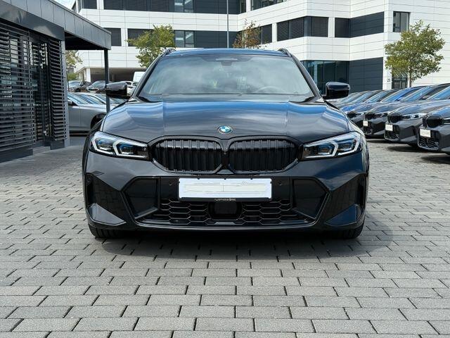 BMW 3-SERIE Touring 320d xDrive M-SPORT ** LED, NAVI+, LEDER, PANORAMA, H&K, HuD, TREKH, 19-inch LMV ** 1e EIG - UNFALLFREI ** ** INFORMEER OOK NAAR ONZE AANTREKKELIJKE FINANCIAL-LEASE TARIEVEN **